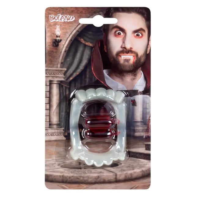 Vampiertanden met nepbloed