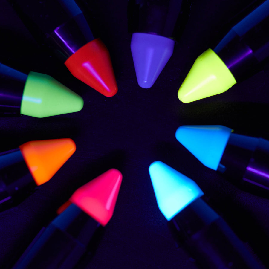 Moon Creations Neon UV Body Crayons — productreeks en toepassing