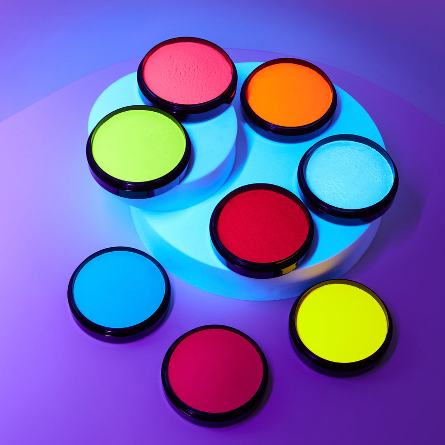 Moon Creations Neon UV Pro Face Paint Cake Pots — productreeks en toepassing